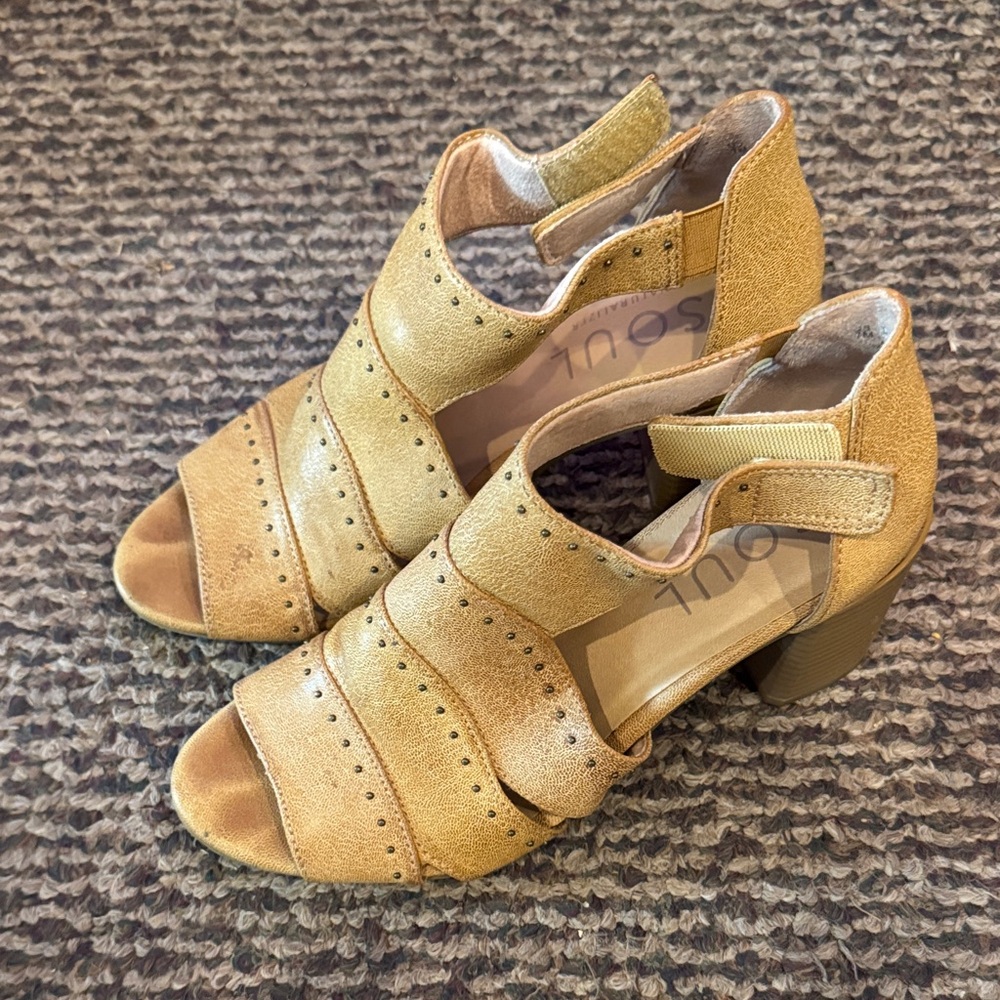 Naturalizer Yellow/Tan Heeled Sandals